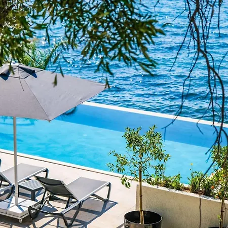 Isolina Hotel *