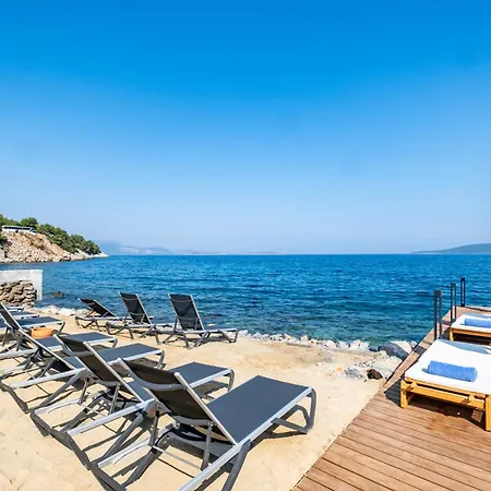 Isolina Hotel *
