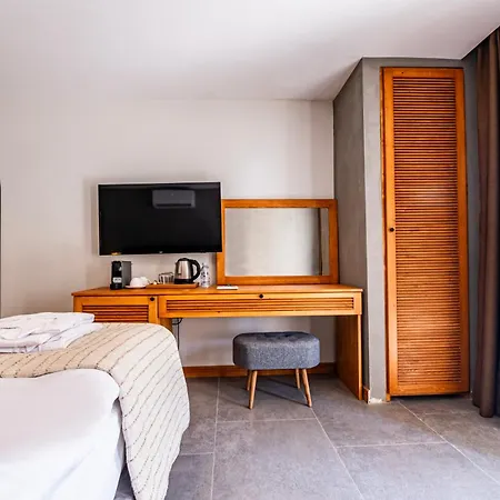 Isolina Hotel *
